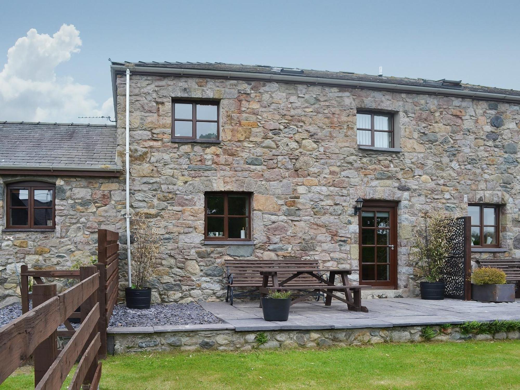 Llofft Yr Yd - 16984 Villa Brynsiencyn Exterior photo